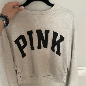 Pink tröja - Säljer denna tröja från Victoria secret som inte används 💕