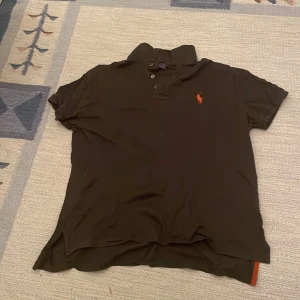 Ralph Lauren Purple Label - Köpte denna på Rodeo Drive i Beverly Hills för $680 men de va ett tag sen. Den är stl L men passar mig som är cirka 170. Skriv för mer bilder