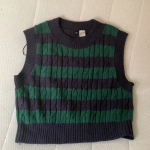 Downtown girl vest - Säljer BARA TILL MALMÖ Fraktar tyvvär inte! Använd 1-2 gngr