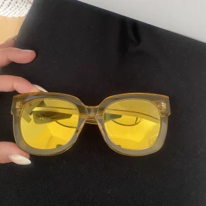 Chimi solglasögon  - Säljer dessa Chimi glasögon i så cool färg i modellen 008. Knappt använda så inga repor eller liknande 