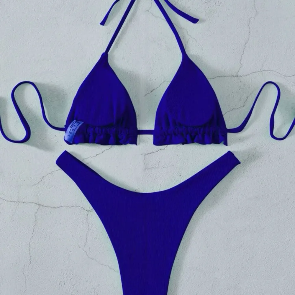 Säljer en bikini från SHEIN som ALDRIG använts, så helt ny skick💕ett helt set med både bikini underdel och bikiniöverdel. Övrigt.