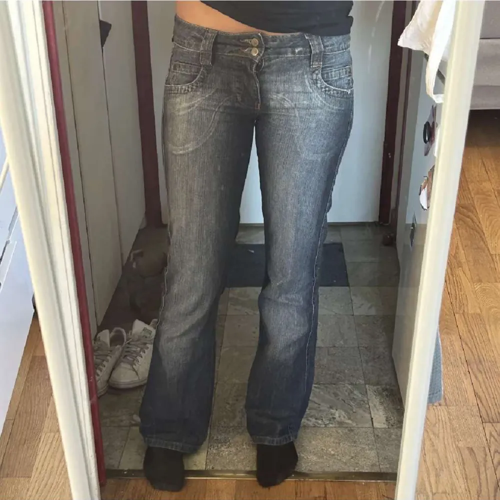 Ett par sköna jeans från blendshe i storlek 26, dessa är inte tts eftersom jag vanligtvis bär 34-36 men de här passar perfekt. Köparen står för frakten och pris är diskuterbart!. Jeans & Byxor.