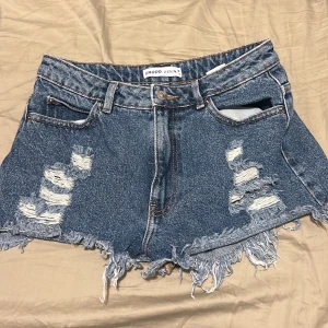 Low rise shorts  - Low rise jeans fits me as a S , new condition can met up I sthlm or post it but u have to pay for the postage ❤️