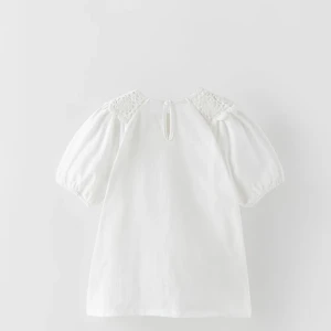 Säjer crochet t-shirt från zara🫶🏼🤍 - Hittade inte dens framsida👌🏼 säger pågrund av att den är för små och kommer inte till användning, köpte för 150kr och säljer för 100kr. Den är använd ungefär 10-15 gånger🤍 ⚠️jag som är 13 kan också ha den⚠️