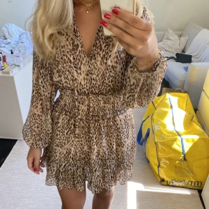 Zara klänning - Säljer min zara klänning som inte kommer till användning❤️