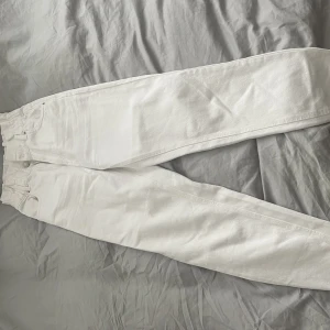 Nya byxor - Nya byxor - Säljes pga. fel storlek. Har prövats en gång.