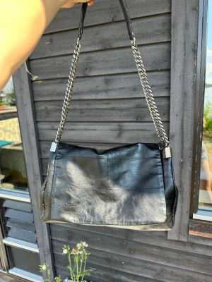 Zara väskan 🖤 - Den populära zara väskan, superbra skick! Försten till kvarn 🖤