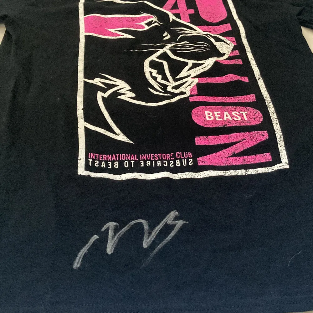 MrBeast signerad T-Shirt 40 miljoner följare exklusive   Aldrig använd!. T-shirts.