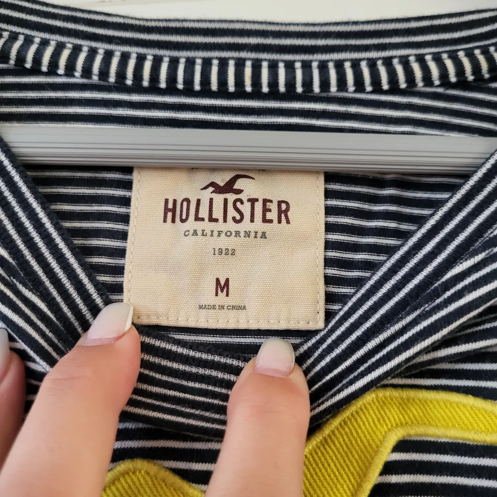 Fin nästintill oanvänd hollister t-shirt, det är en M men den sitter mer som en S.. T-shirts.