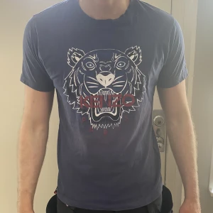 Kenzo t-shirt  - En kenzo t-shirt i bra skick. Köpt i Paris 