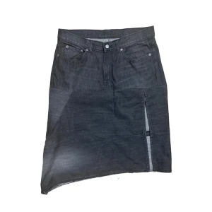 Reconstructed jeans to kjol - Kjol med slits gjord av mig 