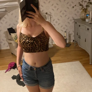 Leopard linne - Aldrig använd. Från SHEIN. Storlek S/36.