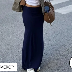 Nelly maxikjol  - Den eftertraktade långkjolen från Nelly Xxs svart Helt ny i förpackning, passade ej mig 