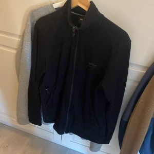 Hugo Boss Zip Tröja - Bra skick 