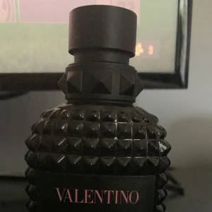Valentino parfym  - Valentino born i rome väldigt god doft  Även öppnaren för byten