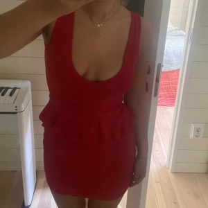 Zara klänning - Supersnygg klänning från Zara❤️‍🔥❤️‍🔥Saknar storlek men skulle uppskatta den som en S☺️