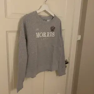 Säljer denna snygga sweatshirt från Morris. Givetvis äkta. I fint skick. Storlek S. 