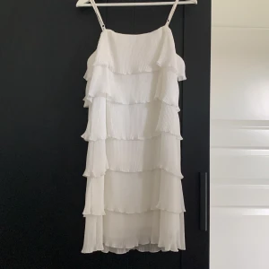 Klänning  - Använt en gång och är i bra skick!