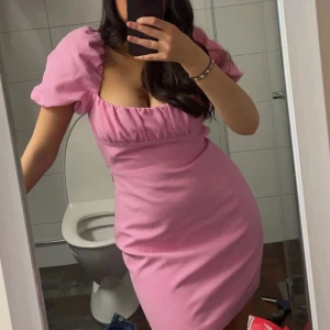 Rosa zara klänning  - Säljer min rosa zara klänning, super fin 💖