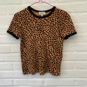 T-shirt - Unik t-shirt från &other Stories. 