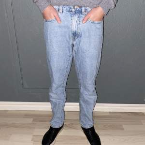 Ett par riktigt snygga vailent jeans!!  Skick 9/10. Nypris 700kr mitt pris 149kr!! Hör av er om ni undrar något!!