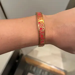 Super snyggt och unikt armband från Marc Jacobs🥰