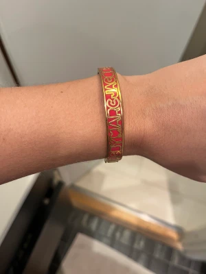 Äkta Marc Jacobs armband - Super snyggt och unikt armband från Marc Jacobs🥰