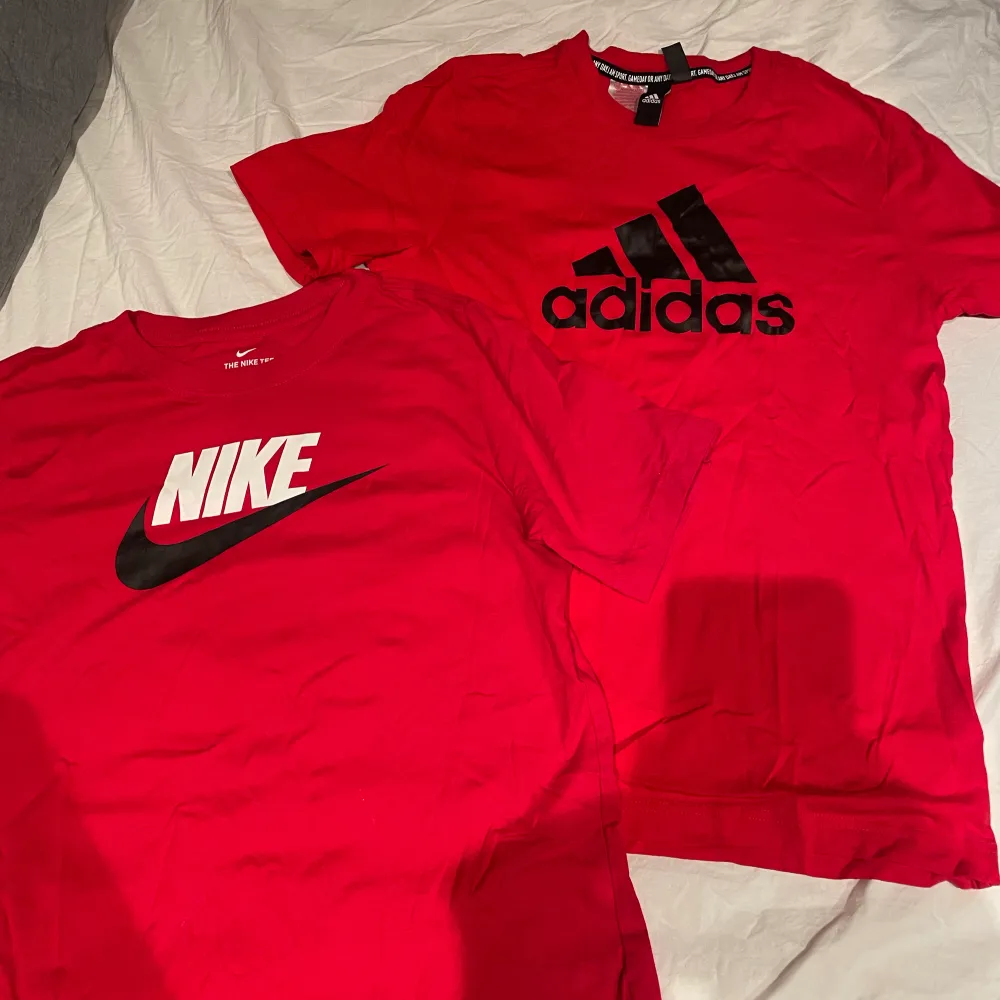 Röda t-shirts från Nike och adidas i fint skick! Får båda två i priset!. T-shirts.