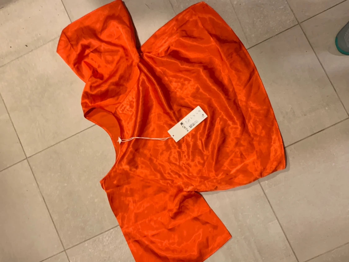 Orange blus