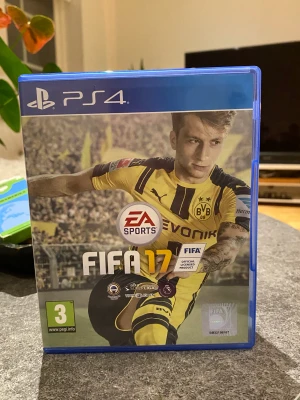 FIFA 17 tv-spel - Säljer FIFA 17 skiva spel för PS4. Jättebra skick! Kika gärna på mina andra annonser, säljer mycket:) Samfraktar gärna.