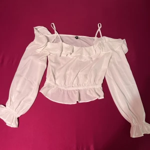 Vit blus - Super fin vit blus i väldigt bra skick 💕💕