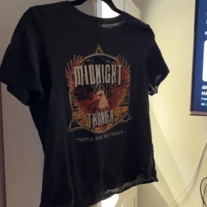 T-shirt - Cool t-shirt från gina. Sällan använd. Köparen står för frakten!