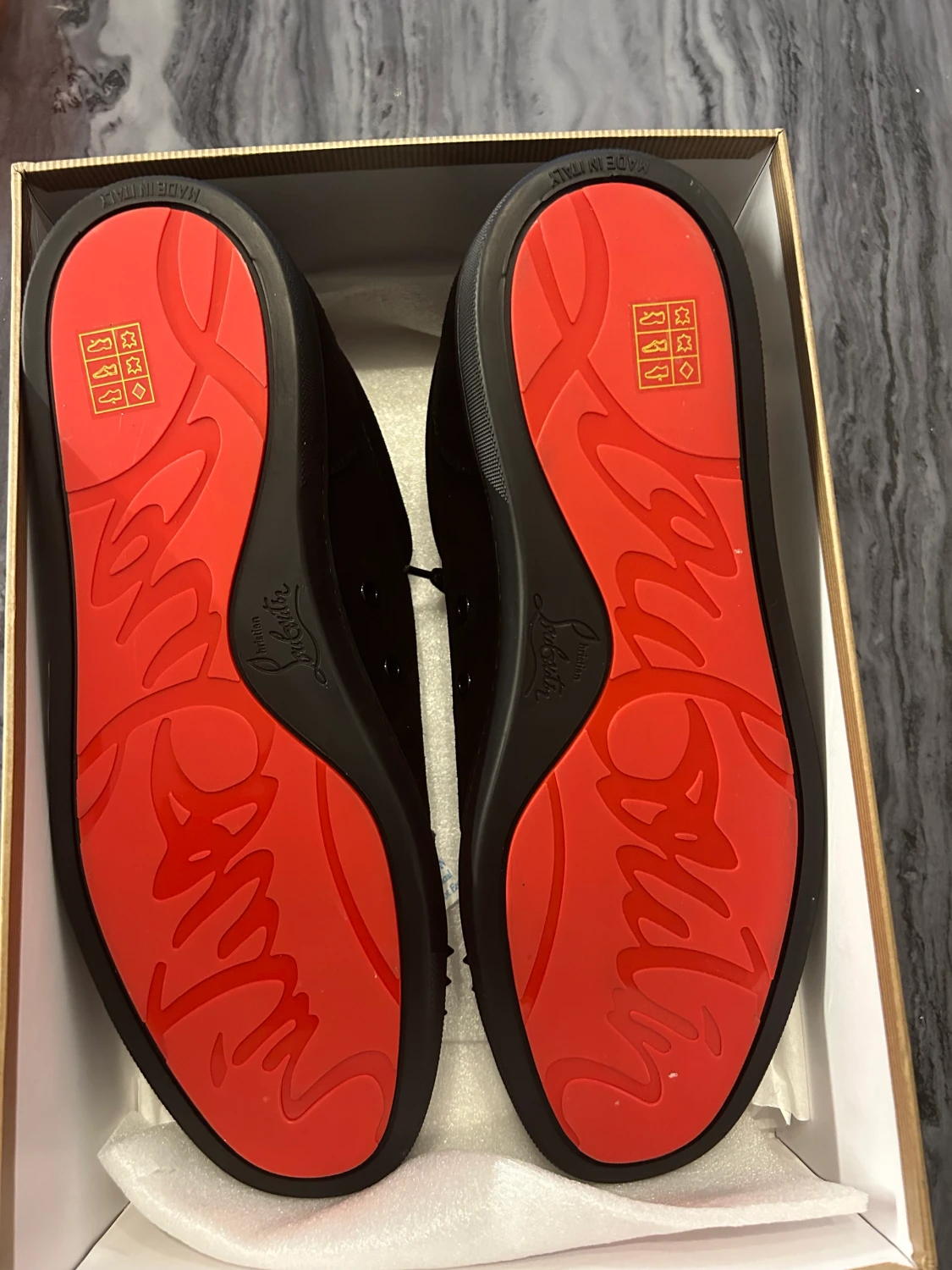 Christian Louboutin - 90