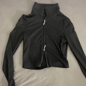 Kofta med dragkedja - Oanvänd i storlek s