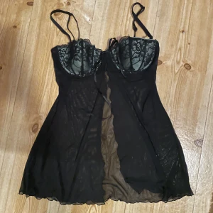 Korsettopp❣️ - JUST NU!! 3 FÖR 2, KÖP TRE PLAGG - FÅ DET BILLIGASTE PLAGGET GRATIS! Superfin korsettliknande topp/ lingerie💕köparen står för frakt 