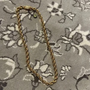 Cordell guld halsband guldplaterat - Jag har beställt en cordell guld halsband och blev inte nöjd med den så skulle vilja sälja den