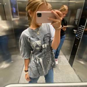 Jättecool t-shirt från zara!!💜💜