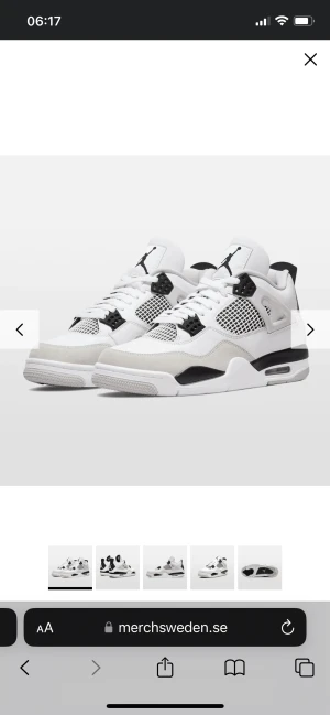 Jordan 4 retro ”military black” - Alla storlekar finns inne. Beställnings vara En av dem, enligt oss, stilrenaste modellerna av Nike Air Jordan 4. Med sin vita grundfärg med svarta detaljer och en beige mocha vid tån är Military Black otroligt bra till många outfits. 