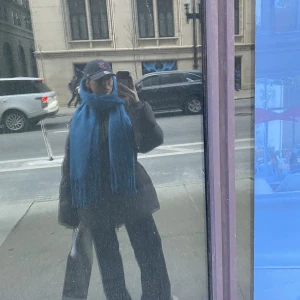 Halsduk - Stor blå halsduk, använd två ggr❤️jättefin verkligen men kommer inte till användning :( supermjuk och len, inte alls stickig! 