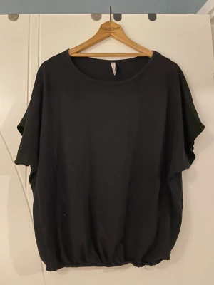 Svart t-shirt  - Använd 