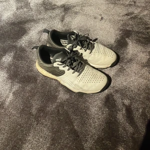Golf skor addidas - Skor i bra skick