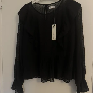 Fin blus  - En helt ny blus från lager 157 i storlek L