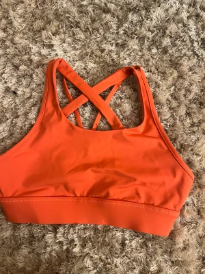 Sats topp - Jätte fin sats topp i orange färg  Oanvänd lapp finns kvar  Storlek : XS🧡