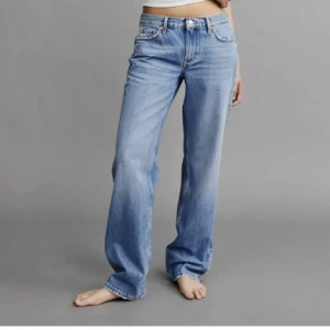 Gina jeans - Lågmidjade jeans från Gina Tricot, för små på mig. Nypris 499kr. ❤️
