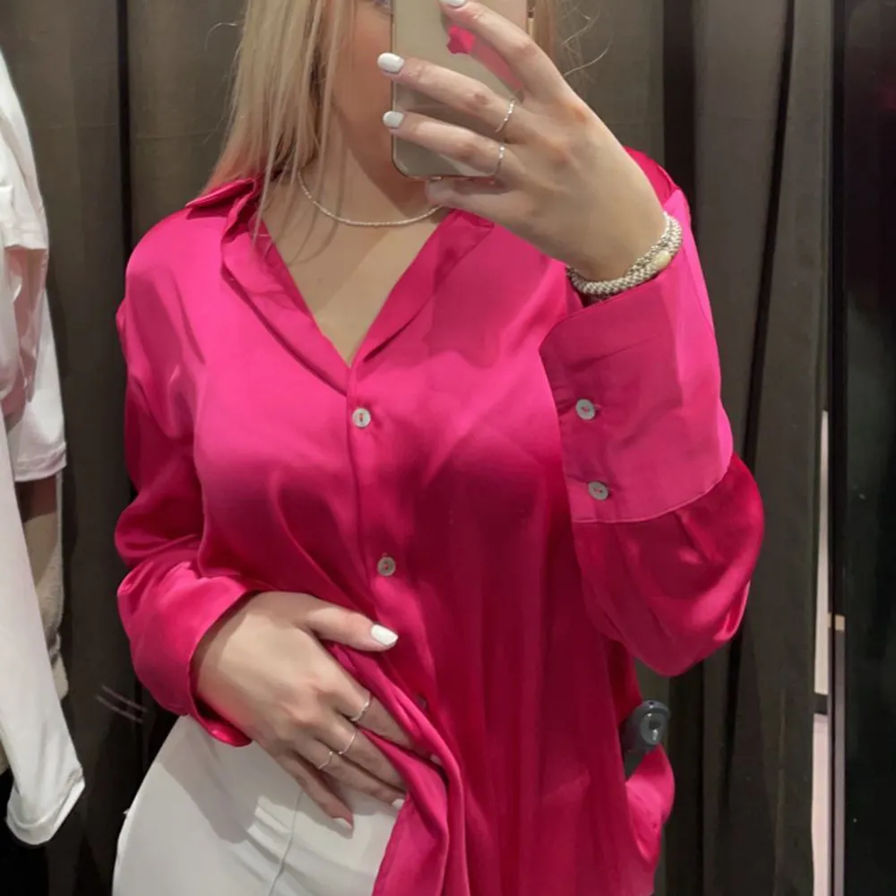 Rosa skjorta från Zara, använd en gång, superfint skick! . Skjortor.