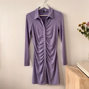 Lila klänning S - Säljer!