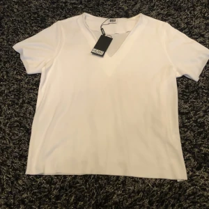 Vit weekday tröja - Tröja från weekday. Oanvänd, med prislapp