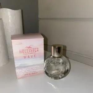 Säljer denna parfymen då den inte kommer till användning💗Lite använd, kan se på bilden hur mycket som är kvar