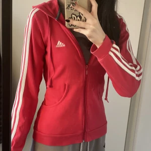 Adidas sip hoodie - Adidas hoodie rosa-röd