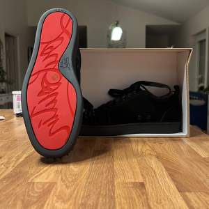 Svarta Christian Louboutin skor med taggar helt nya ur lådan 
